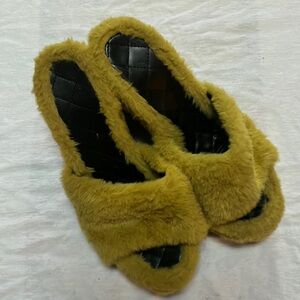 FLUFFY SANDALS